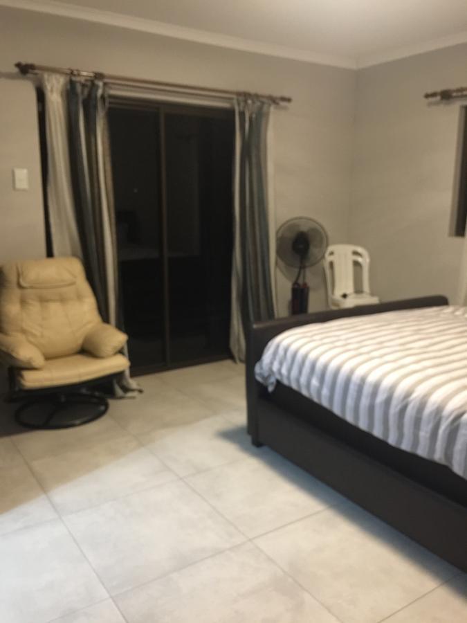 Coco Palm Bed&Breakfast Виндхук Экстерьер фото